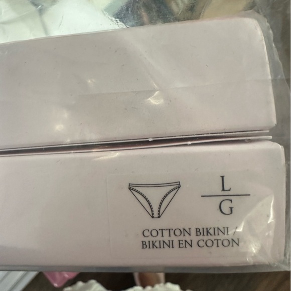 Victoria's Secret advant calendar panties - Picture 2 of 2